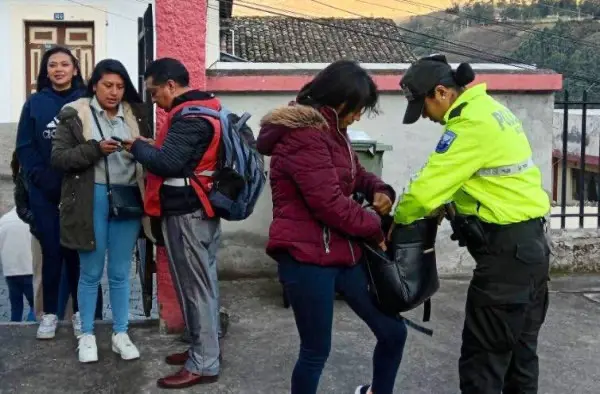 Una adulta mayor falleció en un recinto electoral de Quito