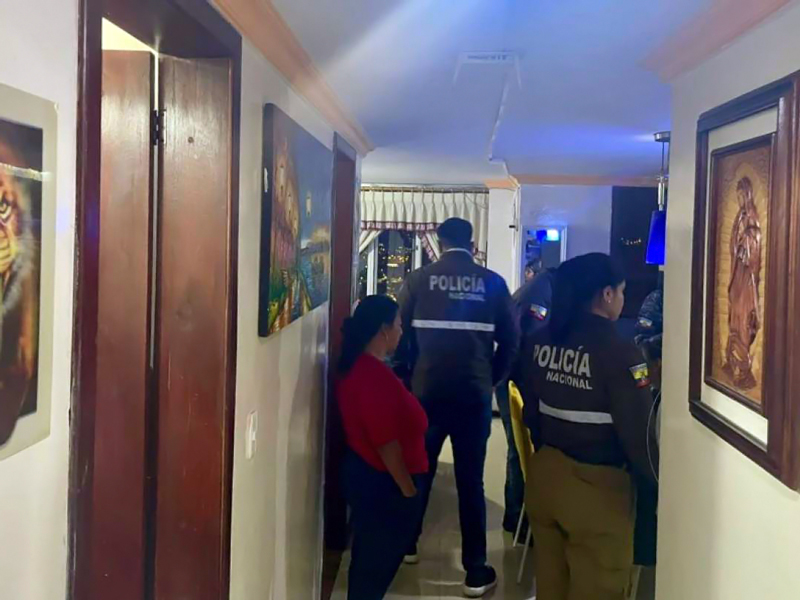 Allanan las viviendas de un fiscal y una profesional de derecho en Pichincha
