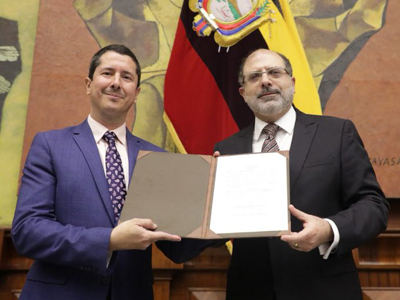 Asamblea entrega reconocimiento a José Luis Calderón, periodista de TC