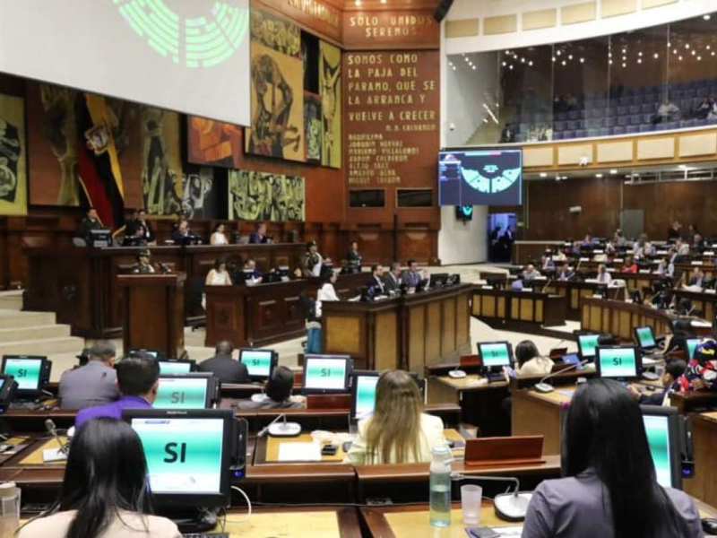 Bancada oficialista analiza propuesta que exceptúa a sectores del incremento del IVA