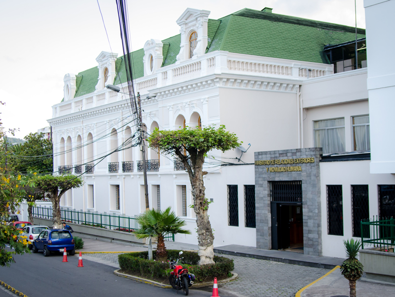 Ecuador propone a México un diálogo para reconstruir las relaciones de confianza