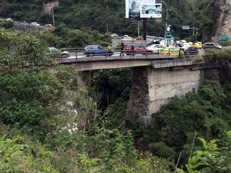 El puente de Guápulo estará cerrado al tránsito este domingo 