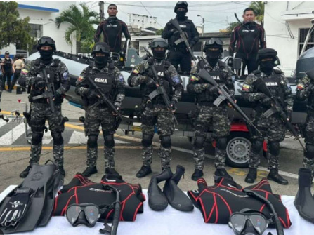 Policía Nacional recibió una embarcación y equipos de buceo por parte de Francia