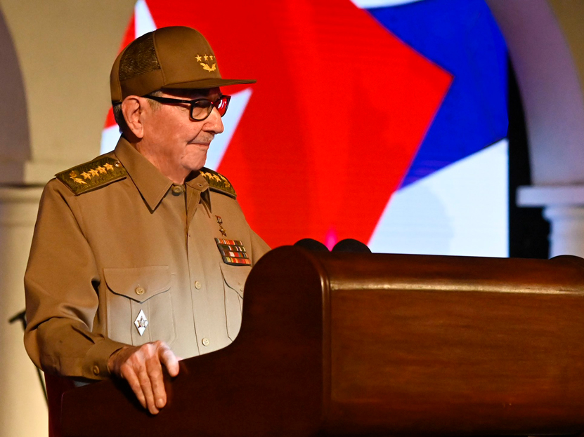 Raúl Castro encabezó la celebración por el 65 aniversario de la revolución cubana 