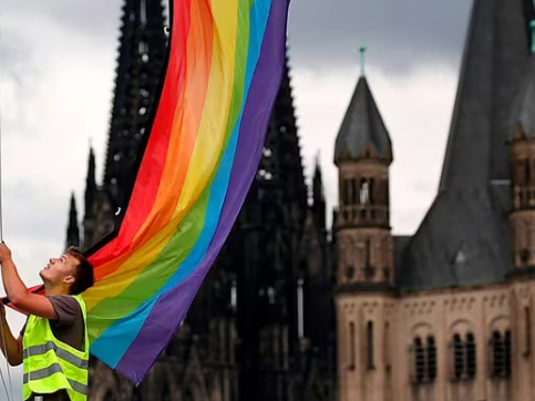 Vaticano aclara que no cambió su doctrina pese al anuncio de bendiciones a parejas homosexuales