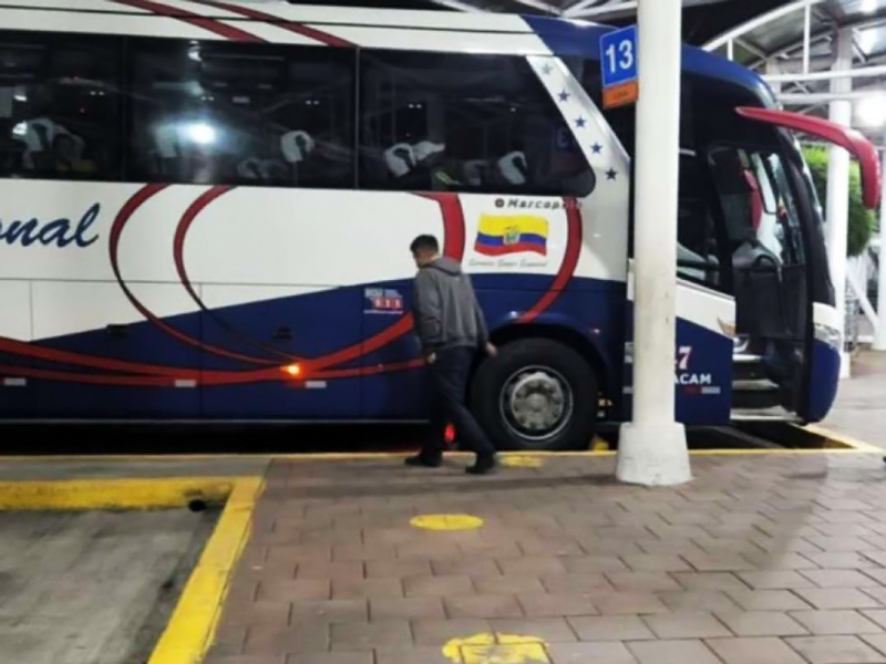 Buses interprovinciales podrán circular durante el toque de queda