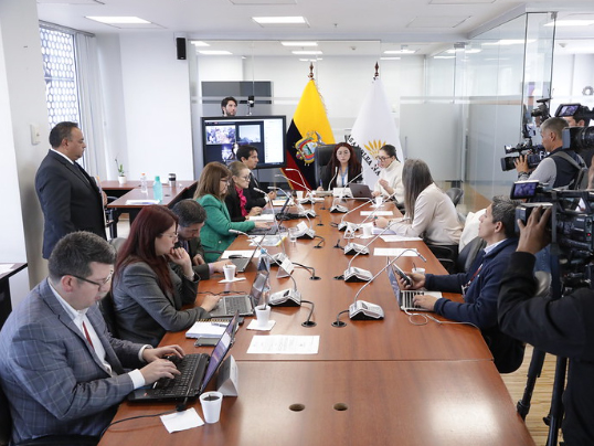 Finanzas y SRI explicaron el contenido de la Proforma 2024, que prevé un crecimiento de 0,8 del PIB