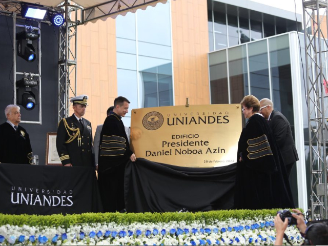 Noboa recibió doctorado Honoris Causa en Uniandes