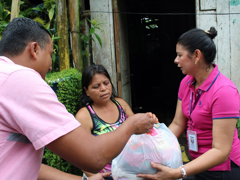 Damnificados por las lluvias reciben ayuda humanitaria