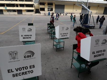 CNE alista votación del exterior de la Consulta Popular