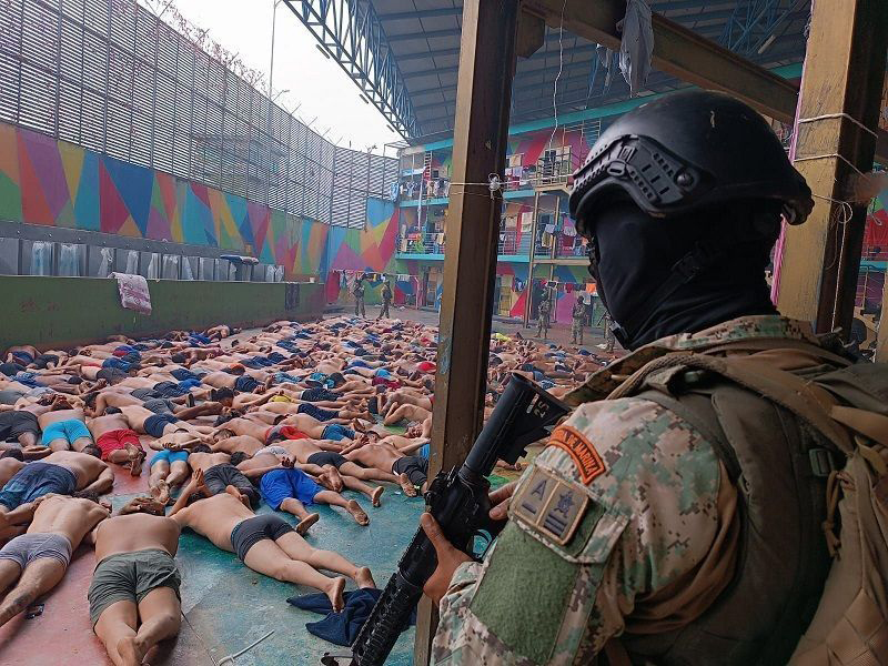 El precio de la ‘isla de la paz’: por qué Ecuador no estaba preparado para la brutal escalada de violencia