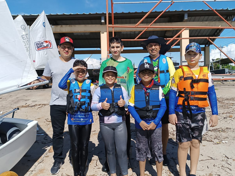 El velerismo se convierte en una divertida alternativa para los niños y jóvenes de Machala