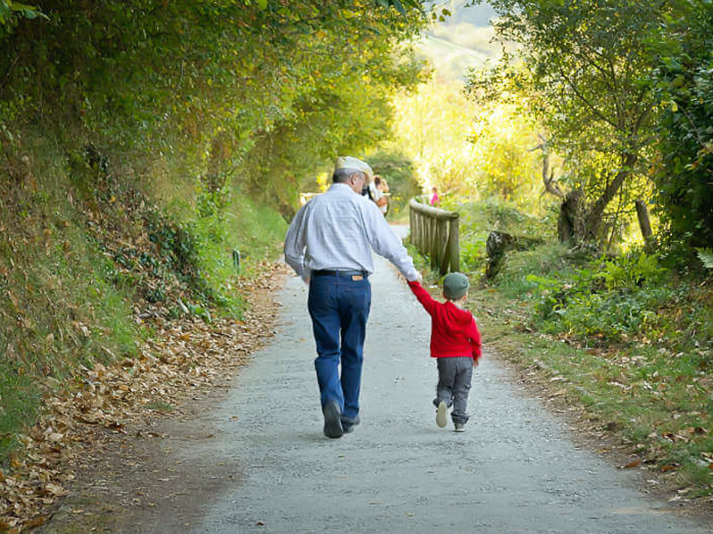 Los desafíos de lidiar con el envejecimiento de los padres (y cómo evitar conflictos)