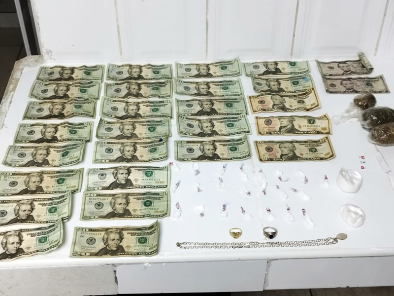 Encontraron objetos prohibidos en partes íntimas de un preso