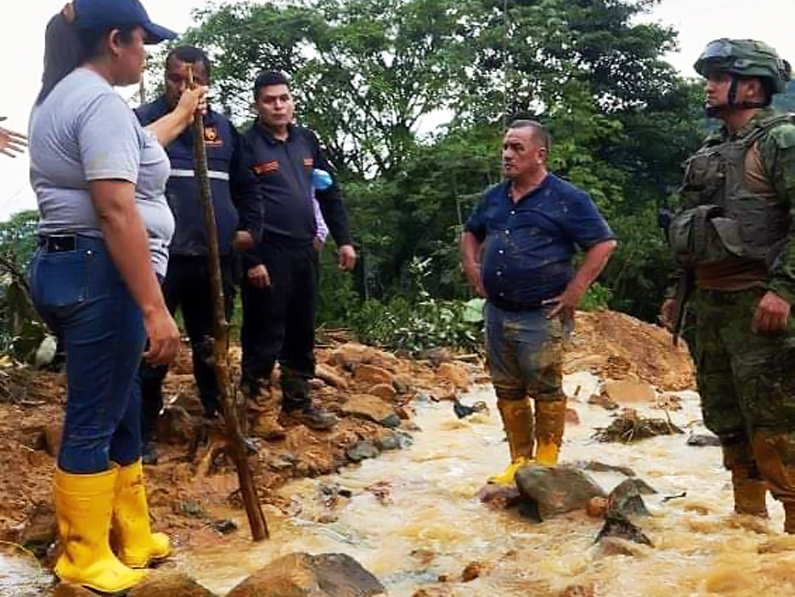 Explosivos bajo lodo en Azuay, hay dos muertos y un desaparecido