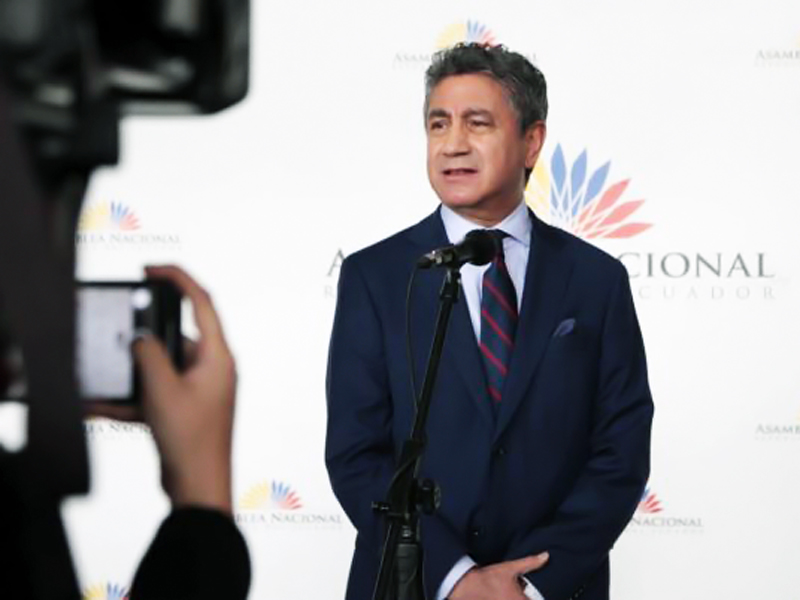 Fausto Murillo es censurado y destituido