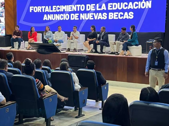 Gobierno destina $ 5 millones donados por Arabia Saudita para becas de educación superior