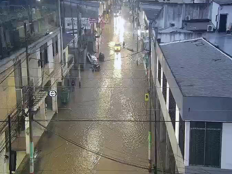 Fuertes lluvias causaron estragos en Chone y Durán