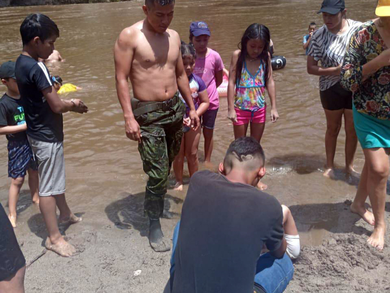 Miembros de las Fuerzas Armadas salvaron la vida de una niña en Napo