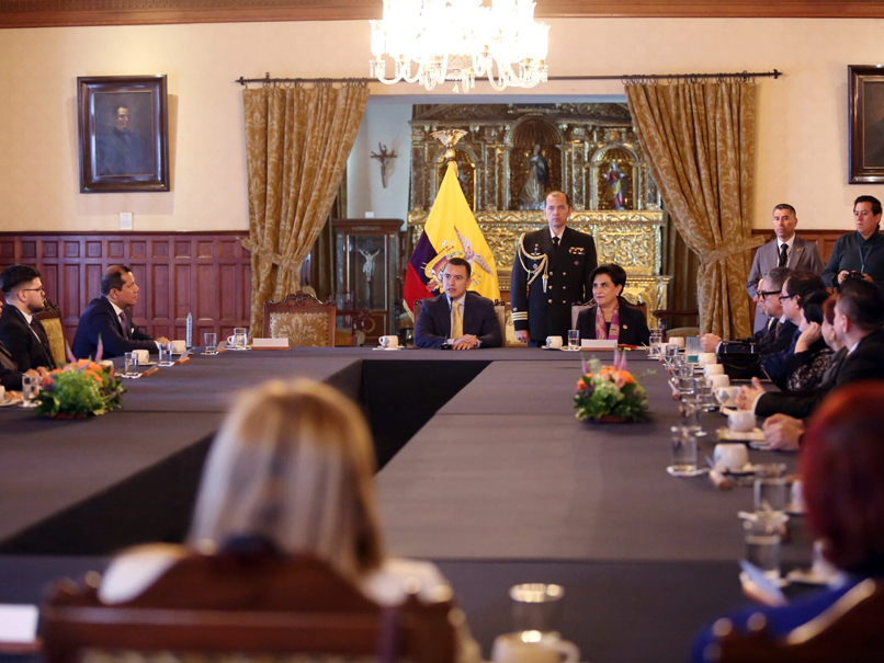 Presidente Noboa recibió a representantes de migrantes ecuatorianos 