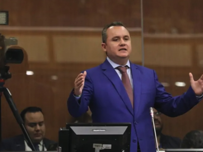Asambleísta Carlos Vera Mora denuncia ataque armado a su vivienda en Manabí