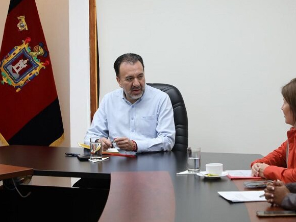 Alcaldía analiza propuesta para que Quito impulse la práctica del ajedrez