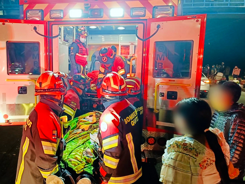Tres personas mueren en un siniestro de tránsito en Quito, entre ellas, un niño