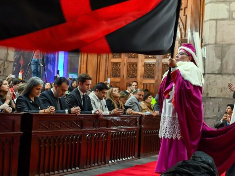 Arrastre de Caudas se realizó en la Catedral Metropolitana de Quito