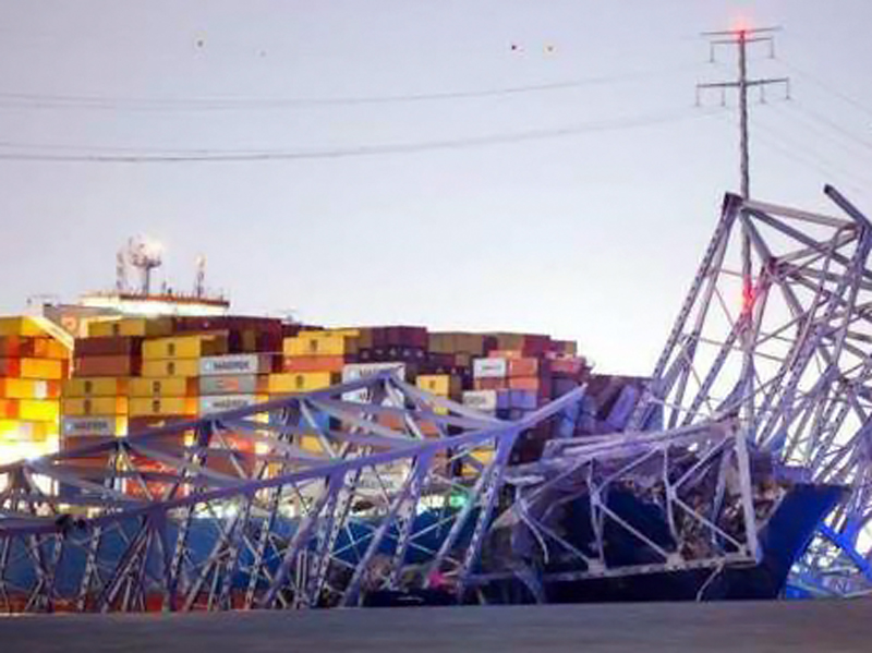 Un barco choca contra el mayor puente de Baltimore y lo derrumba mientras lo cruzaban vehículos