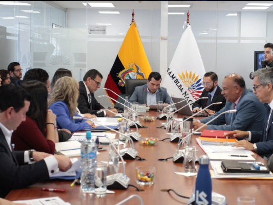 Directora general y presidente del Consejo Directivo del IESS explicaron sobre prestación de servicios