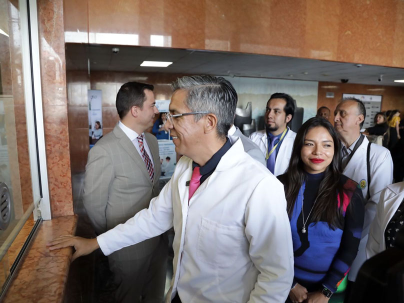 Camilo Salinas propone reforma a la Ley de Carrera Sanitaria para proteger al personal de salud