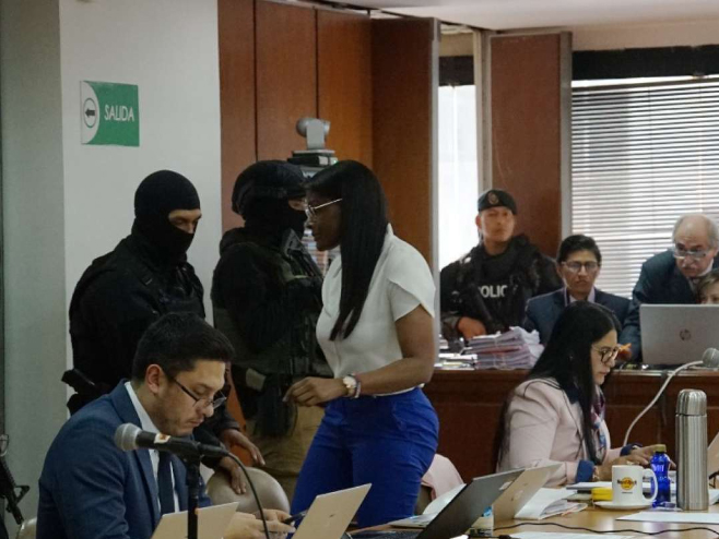 Mayra S. señala que exasambleísta Pablo M. montó un centro de operaciones en la Isla Mocolí