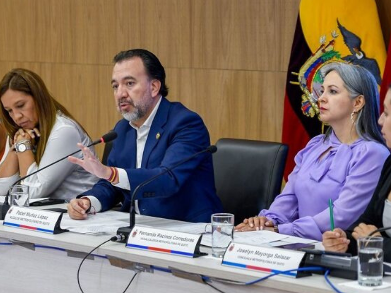 Pabel Muñoz presentó un proyecto de regulación de ‘deliverys’ a la Comisión de Movilidad