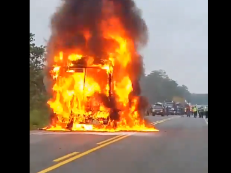 Accidente de tránsito provoca incendio en Guayas; reportan un fallecido