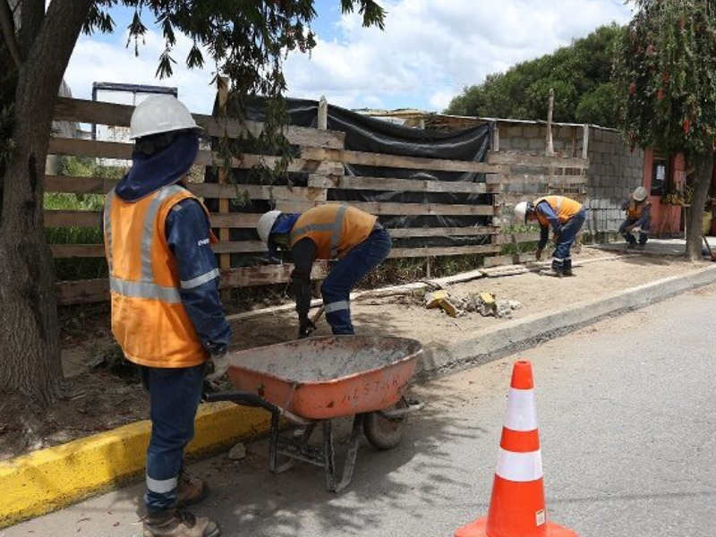 Avanza la rehabilitación de aceras en la parroquia de Calderón