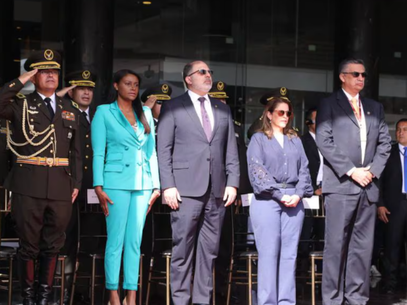 Correístas arremeten contra Henry Kronfle por invitar a Diana Salazar a relevo de escolta legislativa
