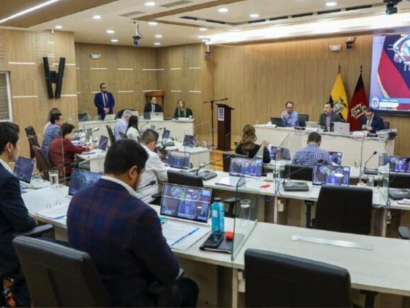 300 estudiantes de unidades educativas municipales recibirán becas