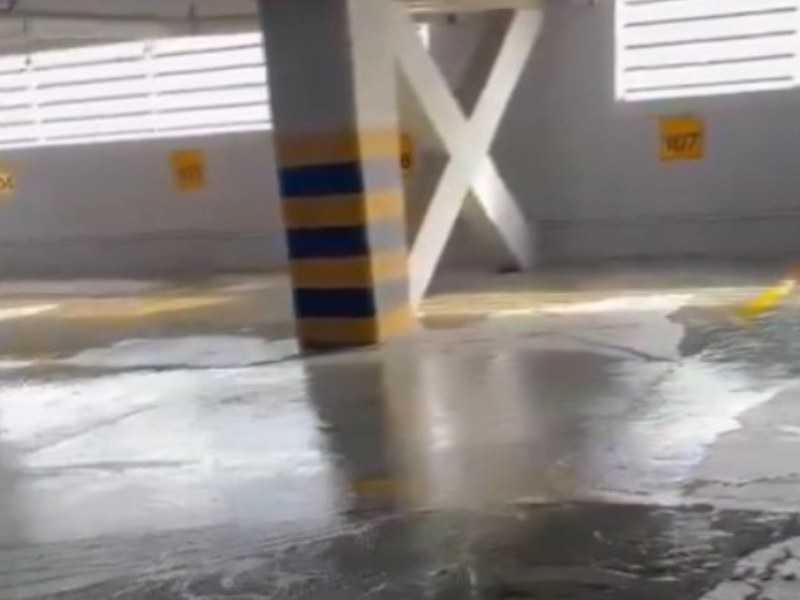 Alerta por socavón en un edificio en el Puerto Santa Ana