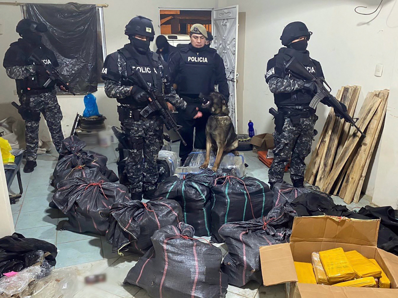 Policía Nacional incauta cerca de 500 bloques de cocaína