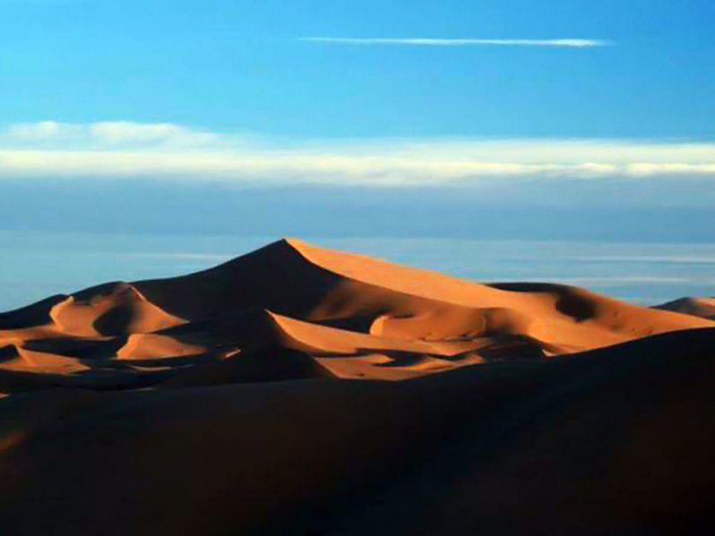 Descubren el misterio de una de las dunas más grandes de la Tierra que se desplaza por el desierto de Marruecos
