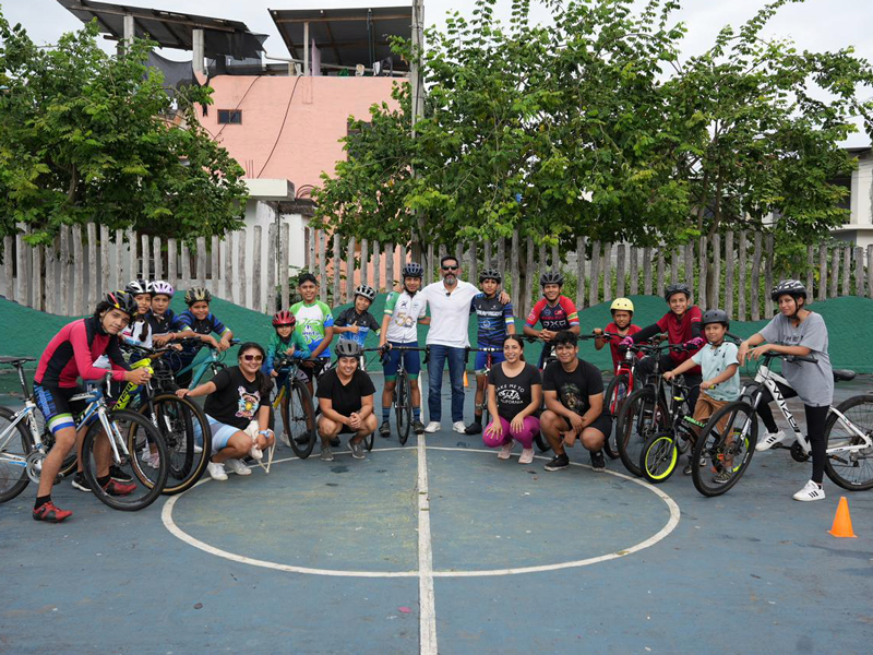 Ministerio del Deporte impulsa el desarrollo atlético en Santa Cruz