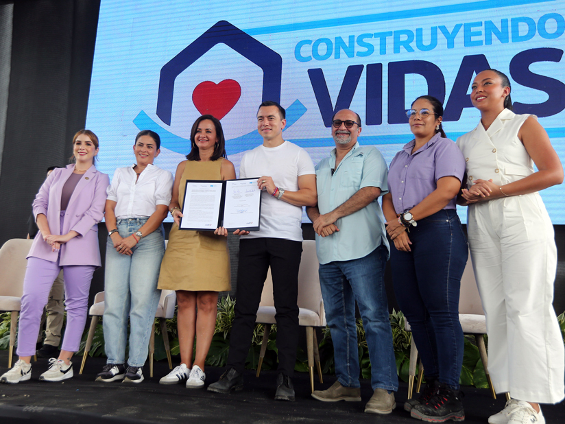 Gobierno firma convenio con la Prefectura del Guayas para construir 49 viviendas en El Triunfo
