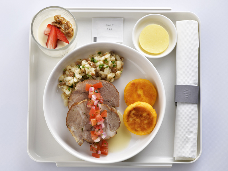 Aerolínea lleva los sabores de Ecuador a sus vuelos de la mano de la chef Carolina Sánchez