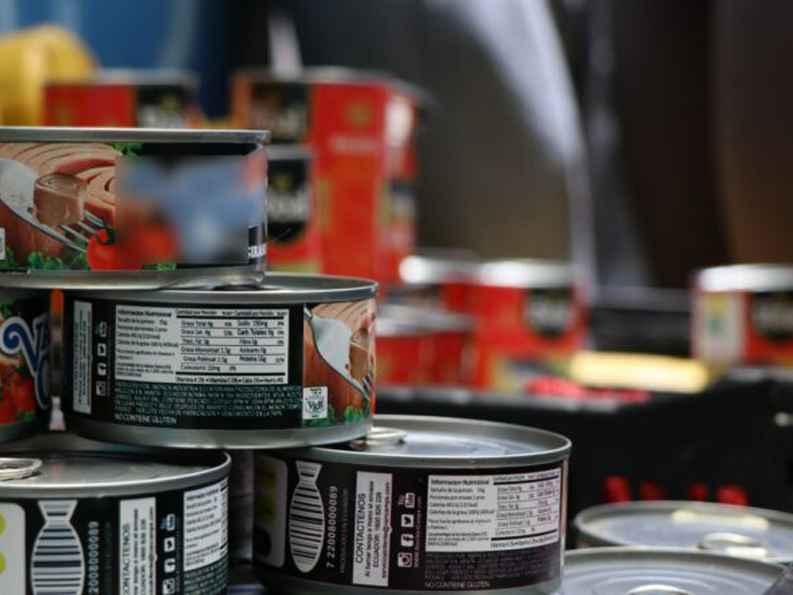 Latas de atún y sardina caducados se comercializaban en Quito