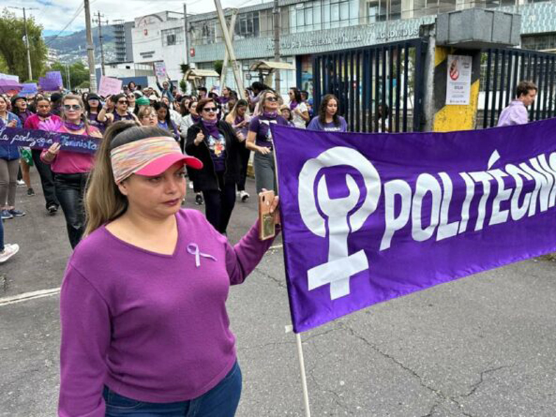 Mujeres de las universidades marcharon por primera en La Mariscal para exigir sus derechos
