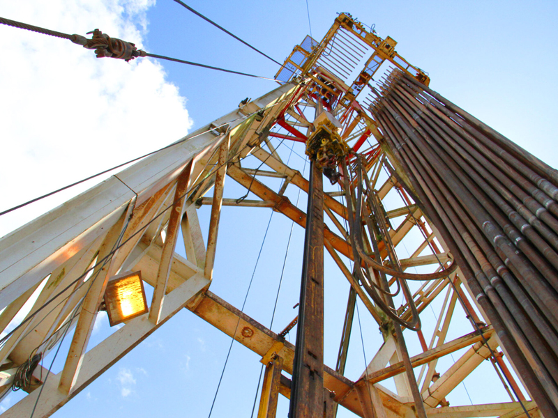 Precio del petróleo ecuatoriano cae a menos de 70 USD por barril, tras recorte de la OPEP a nivel mundial