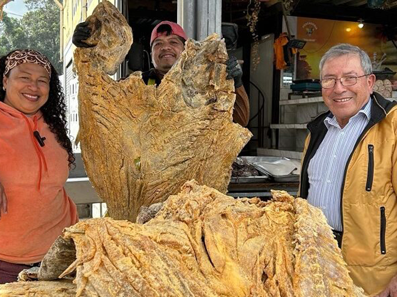 Pescado seco para la fanesca es vendido en Mercado Mayorista de Quito