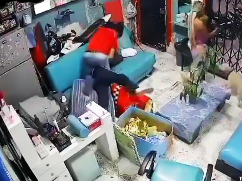 Policía investiga la brutal agresión de un padre a su hijo en Guayaquil