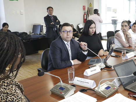 Constitucionalista Stalin Raza propone enfoque práctico en reforma legal