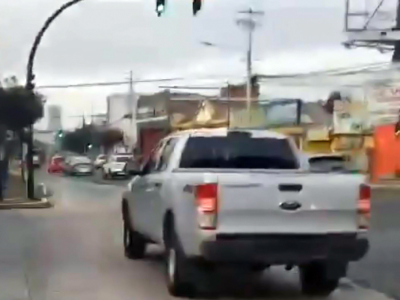 Presuntos policías apuntan con armas a agentes de tránsito en Quito; AMT rechaza amedrentamiento